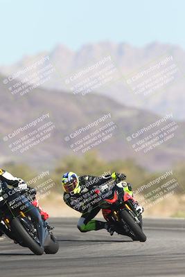 media/Oct-30-2025-Racers Edge (Thu) [[dabbdaf680]]/3-B Group/Session 2 (Turn 14)/